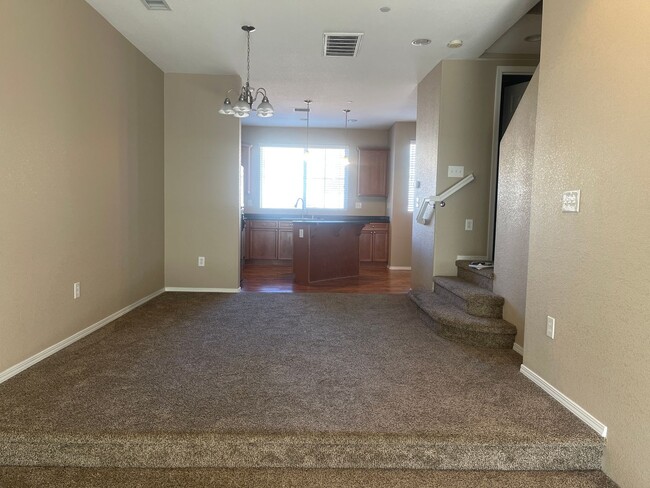 Building Photo - Large 2 Bedroom Sterling Ridge Town Home w...