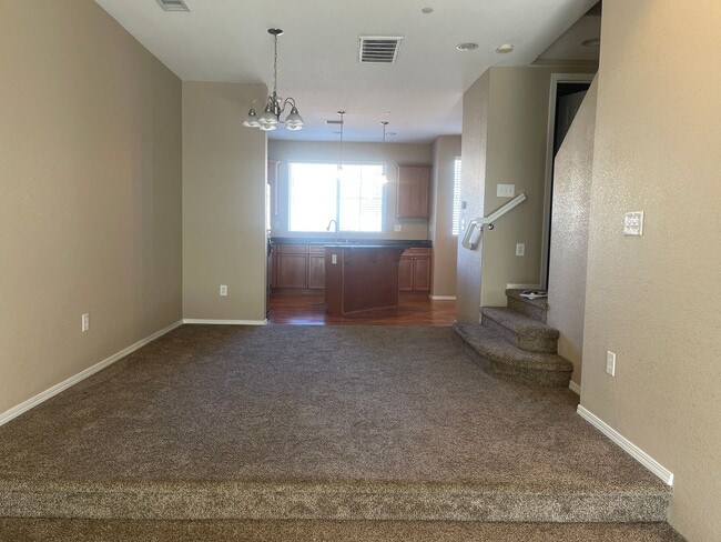 Building Photo - Large 2 Bedroom Sterling Ridge Town Home with 2 car garage