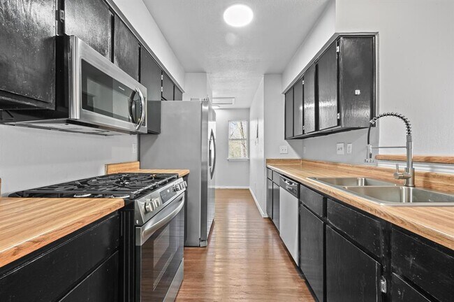 Building Photo - 5303 Spring Meadow Rd