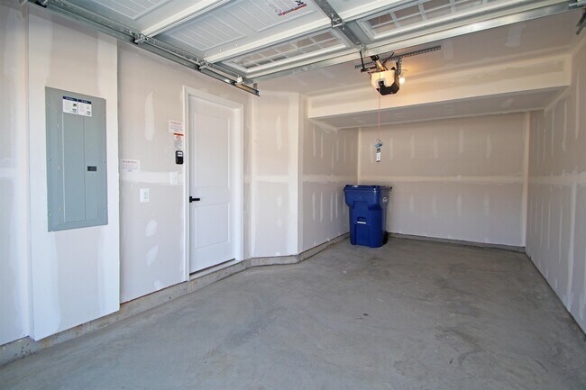 Building Photo - 2878 Orchard Ln