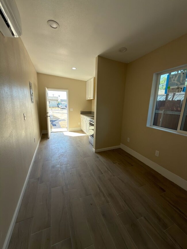 Building Photo - Stearns St (6028)