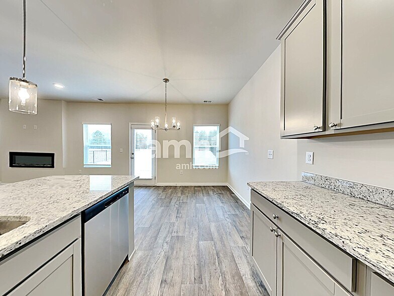 Building Photo - 3260 Emberly Dr