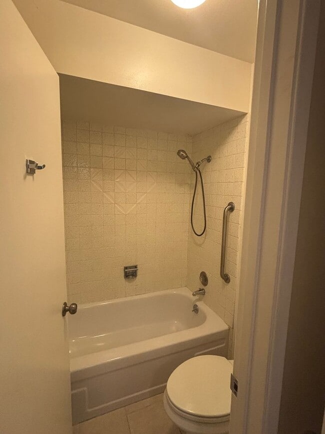 Building Photo - Lovely 3-Bedroom, 2-Bath Home in Desirable...