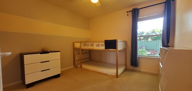 Building Photo - 284 W Silverthorn Ln