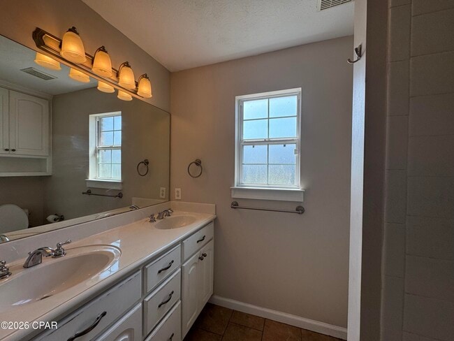 Building Photo - 3545 Brentwood Pl