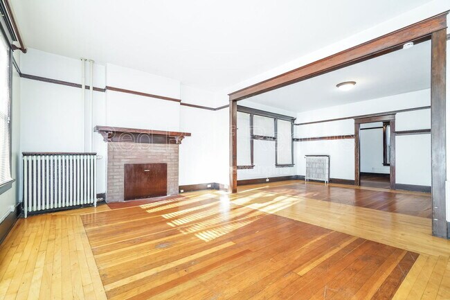 Building Photo - 1319 S 6th Ave