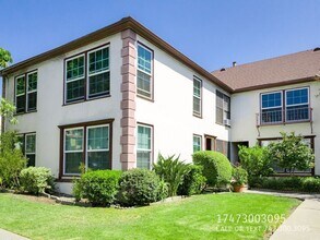 Building Photo - 2004 N Vermont Ave