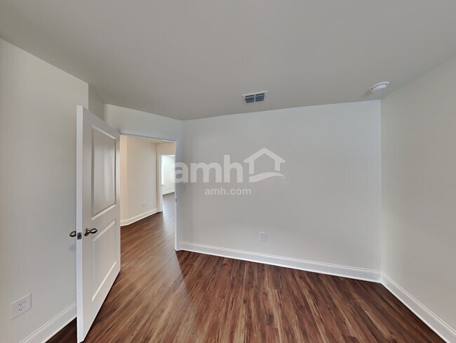 Building Photo - 909 Headland Wy