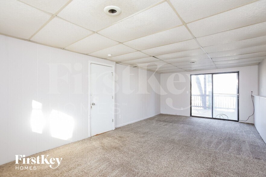 Building Photo - 11008 E 83rd St