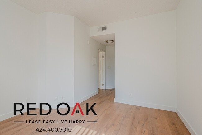 Building Photo - 884 Palm Ave