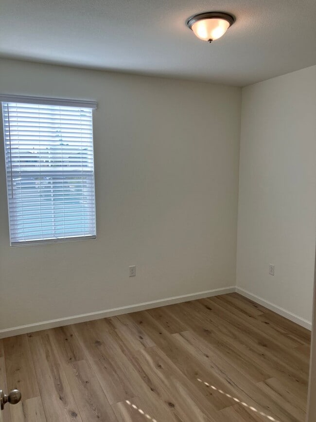 Building Photo - 1977 Apiary Wy