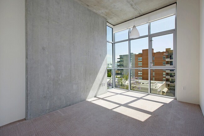Building Photo - NEW FLOORS! Spacious 2 Bedroom 2 Bathroom ...