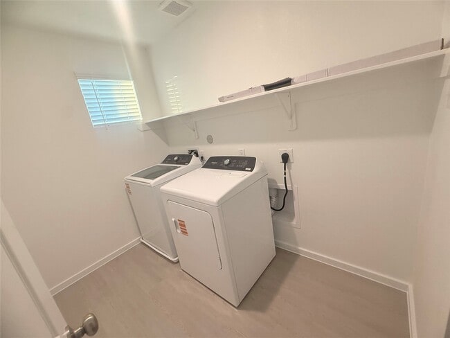 Building Photo - 24645 Cascade Haven Rd