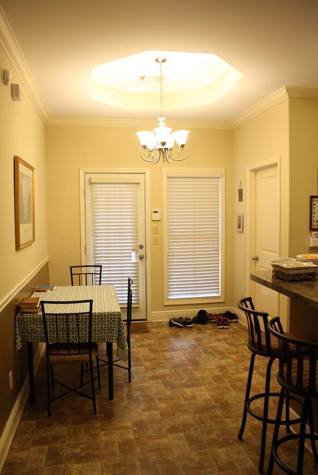 Building Photo - Charming 3 Bedroom 2 bath cottage