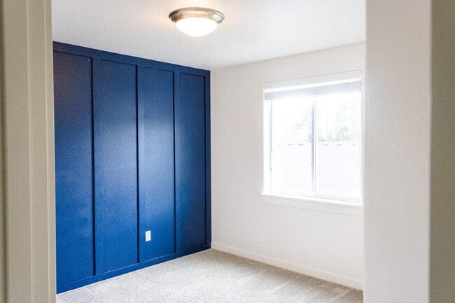 Building Photo - 289 NE Arrowhead Dr