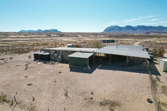 Building Photo - 400 N Smiling Dog Trail