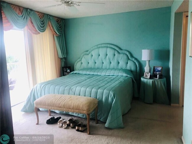 Building Photo - 1523 E Hillsboro Blvd