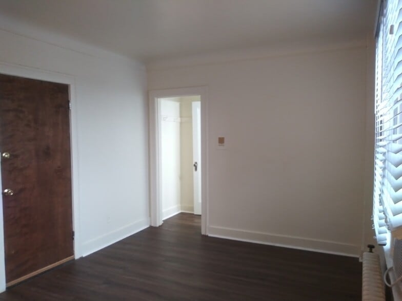 Building Photo - 808 N Main St