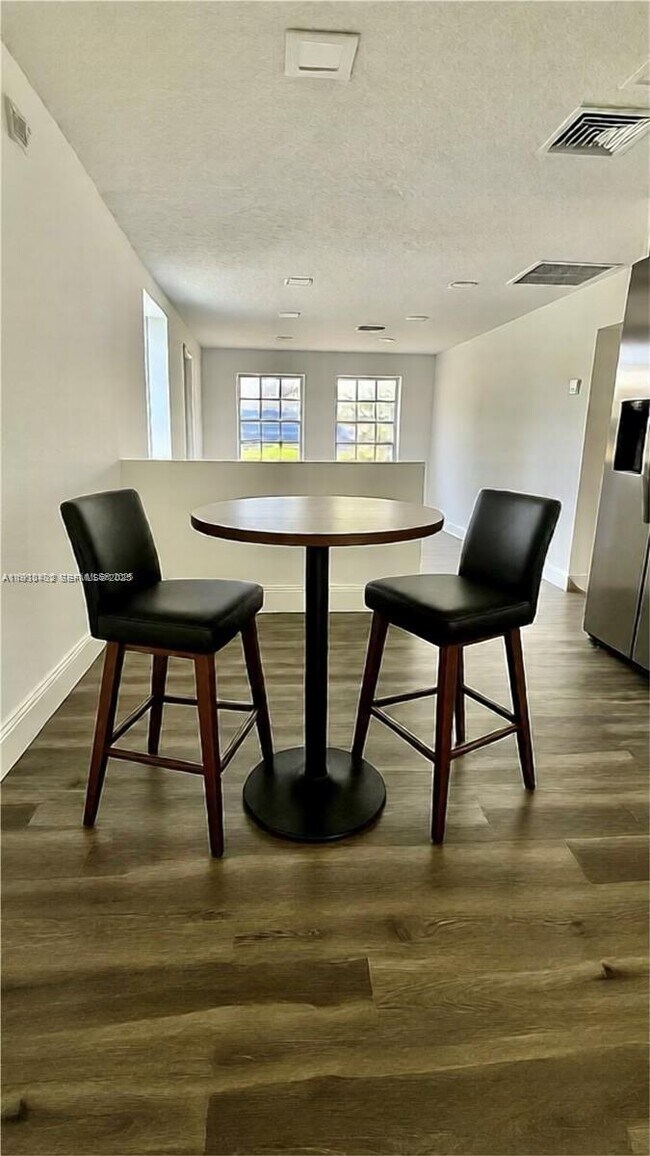 Building Photo - 2701 NW 18th Terrace