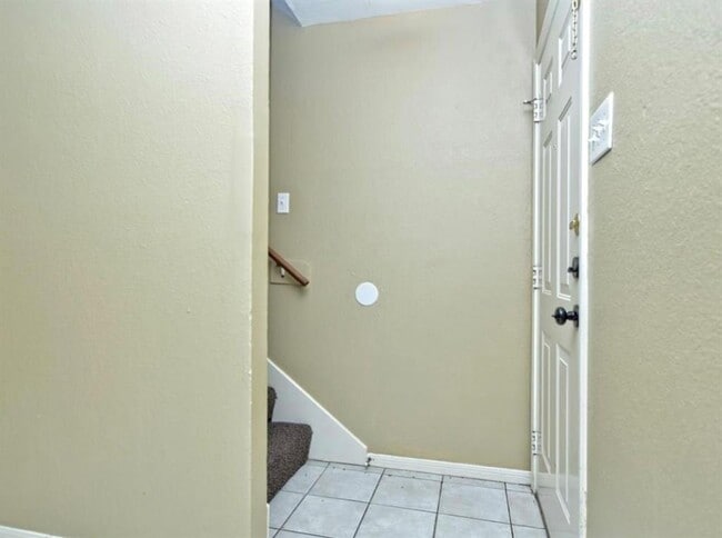 Building Photo - 554 E Cedar St