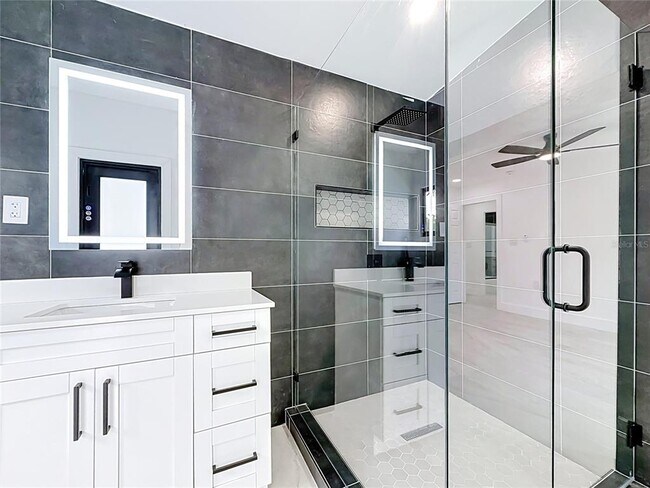 Building Photo - 2472 Tradewinds Dr