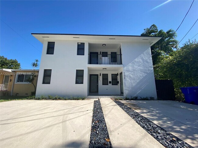 Building Photo - 3626 SW 16th St