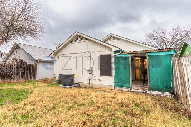 Building Photo - 12900 Widge Dr