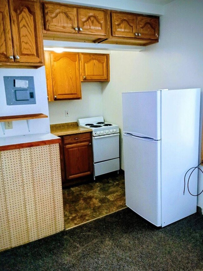 Building Photo - Alpine Efficiency Apartment #12