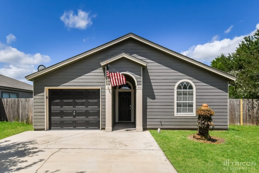 Primary Photo - 1516 Irishwood Ct
