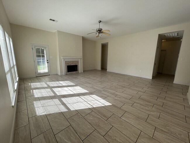 Building Photo - 23983 Terrace Ave