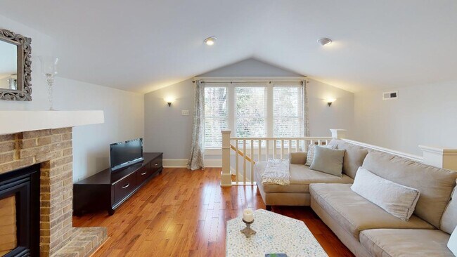 Building Photo - Fully furnished Dilworth Bungalow Home
