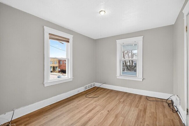 Building Photo - 389 E 160th St