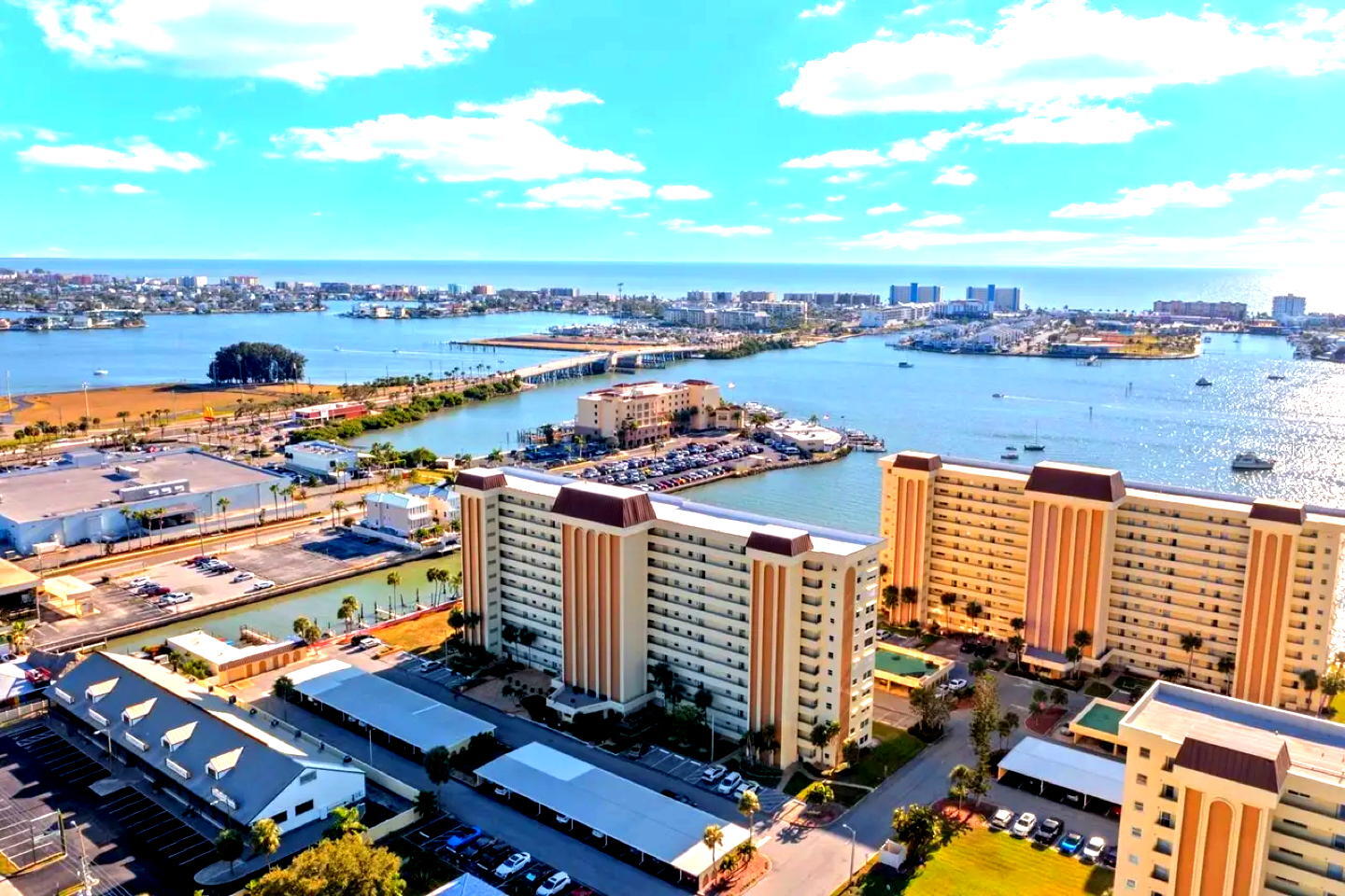 Building Photo - 4550 Cove Cir