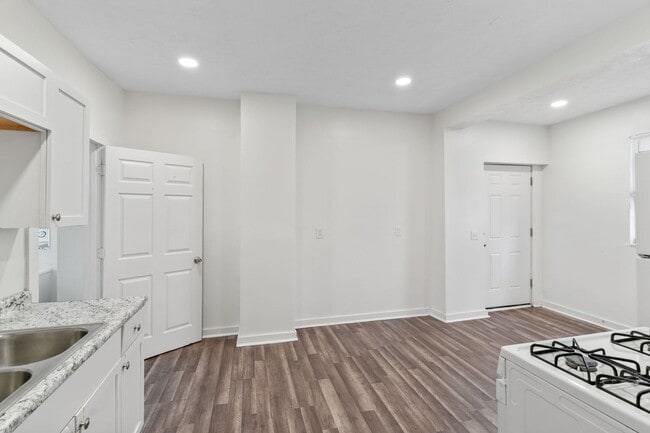 Building Photo - Charming 3 beds 1 bath Apartment in Cleveland!