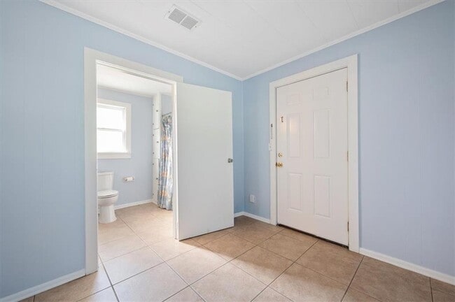 Building Photo - 300 Colson Ave