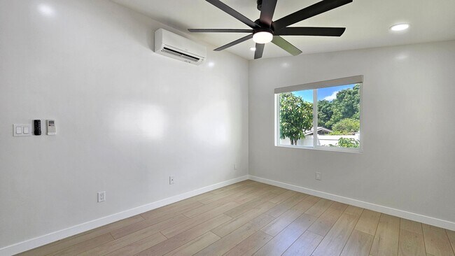 Building Photo - Waialae Nui Ridge - Renovated 4 bedroom, 3...