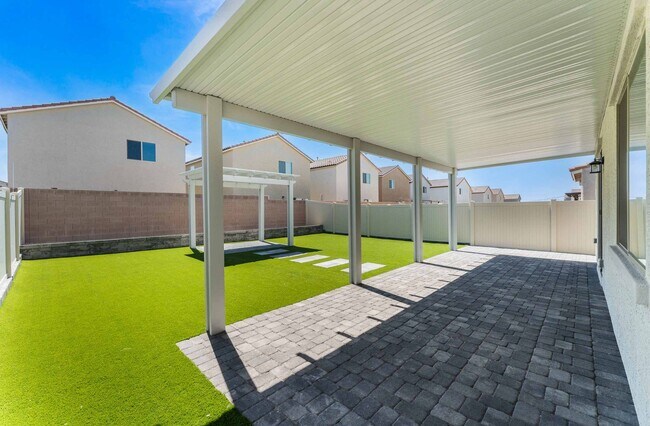 Building Photo - Luxury Home with Solar Panels Included!