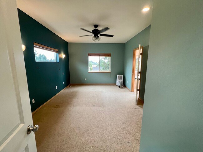 Building Photo - Greenwood Home