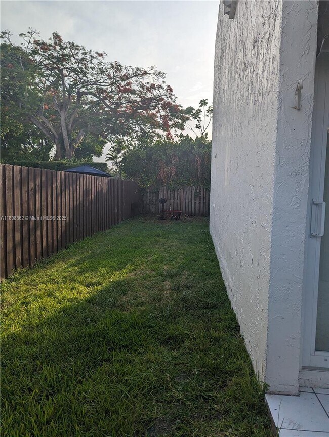 Building Photo - 6902 SW 114th Ave