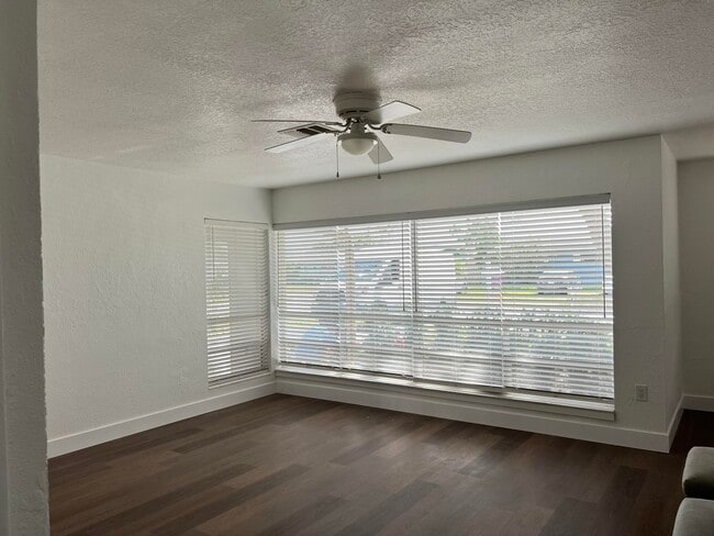 Building Photo - 1934 Wallace Ave