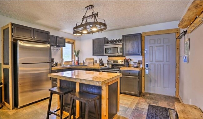 Building Photo - 96 Mountainside Dr