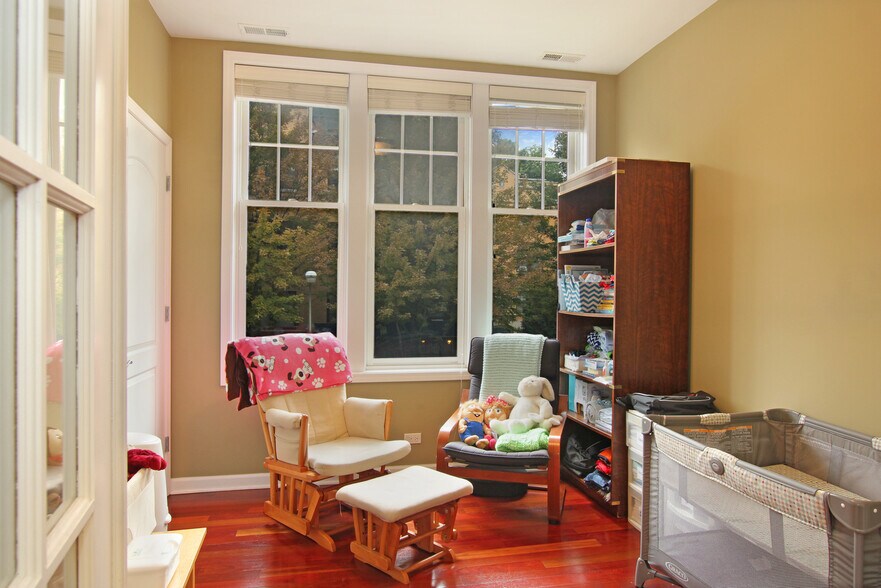 Building Photo - 1449 N Wicker Park Ave