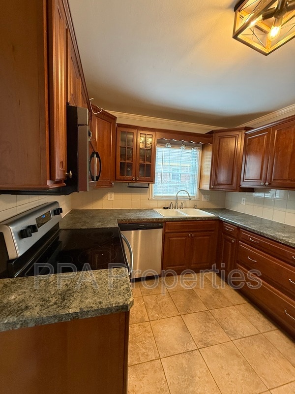 Building Photo - 2115 Churchill Dr