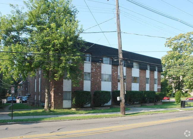 Building Photo - 1410 Neil Ave