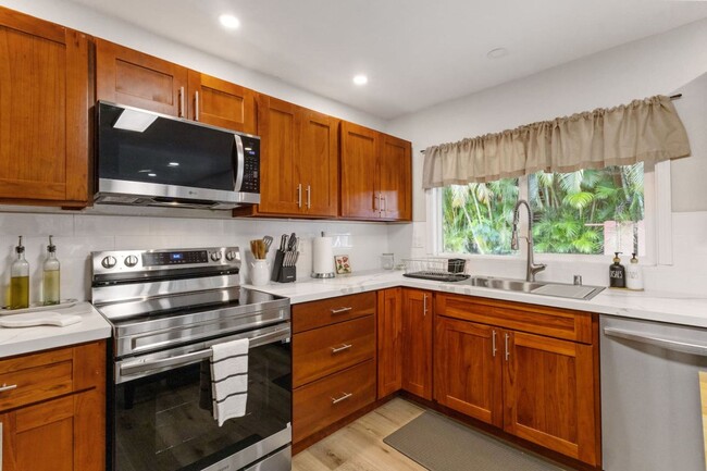 Building Photo - Heart of Ala Moana | W/D, AC, Free Parking