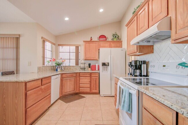 Building Photo - 14743 W Yosemite Dr