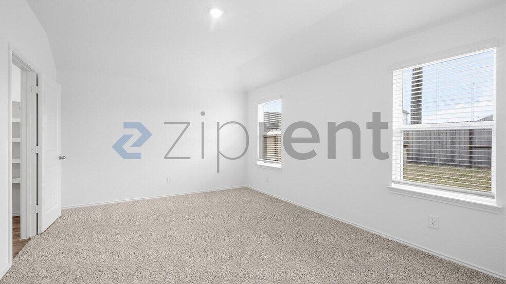 Building Photo - Unit