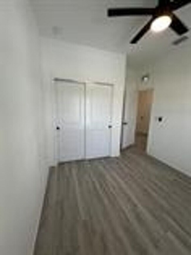 Building Photo - 1038 Albert Ave