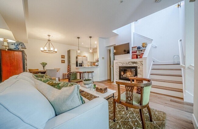 Building Photo - 1059 Esparanza Way
