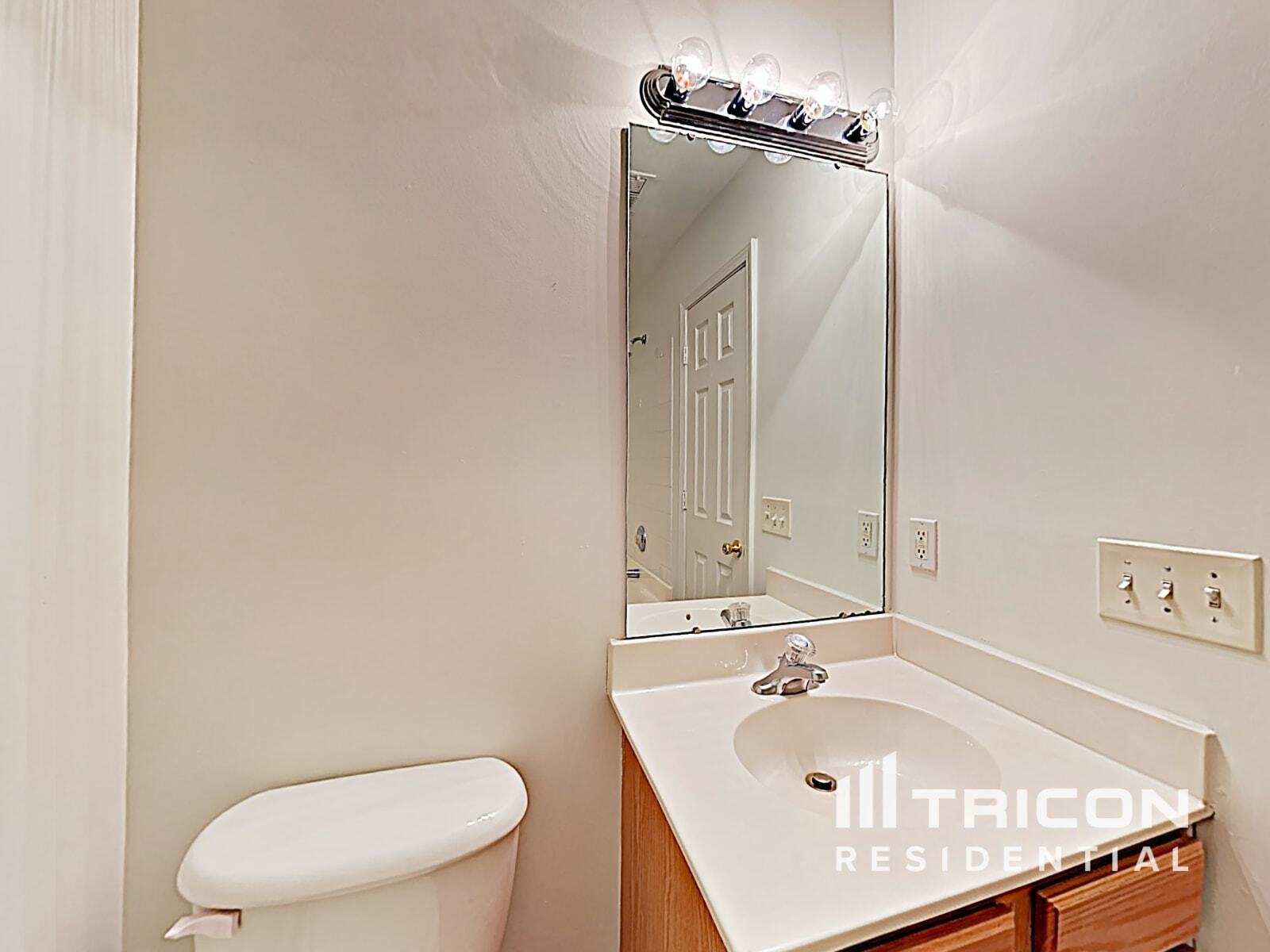 Building Photo - 2309 Saluda Dr